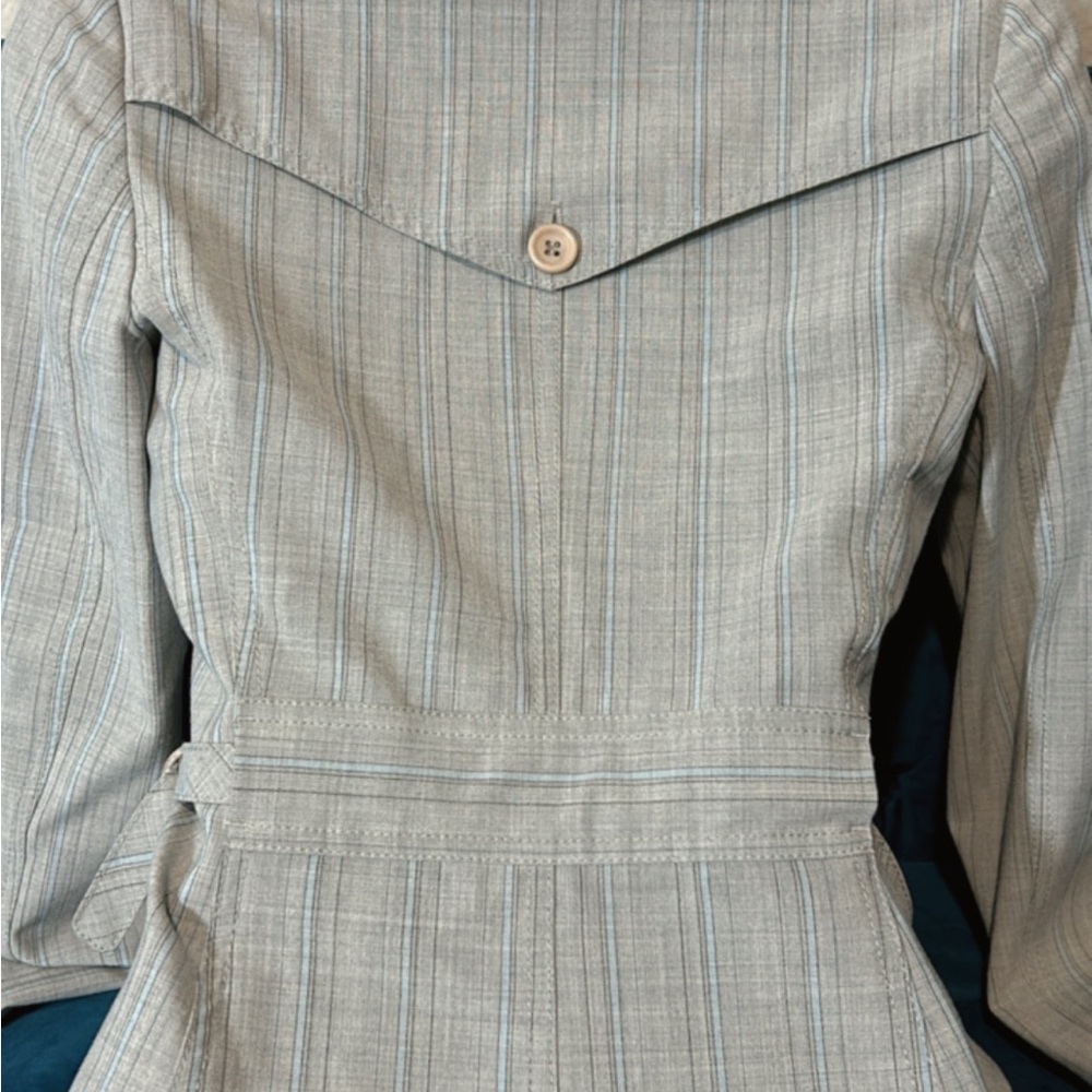 Express Gray Blazer Tailored for Versatile Elegance - Picture 7 of 10